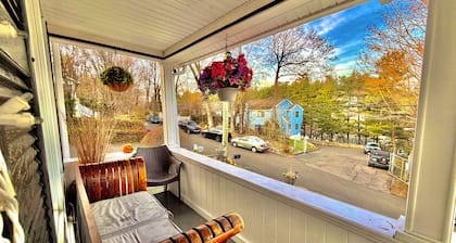 Serene 2-bedroom Colonial house with AC in charming Norwalk