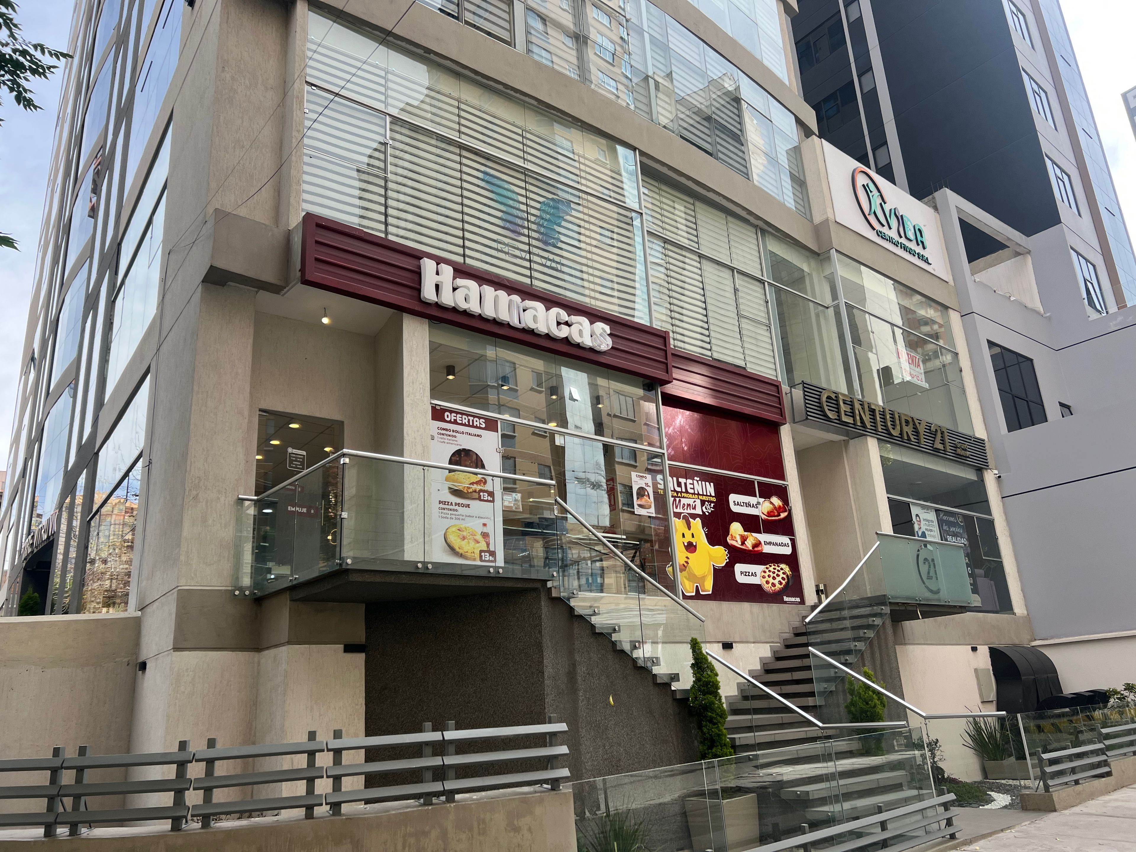 A multi-story building with a restaurant named 'Hannacas' on the ground floor.