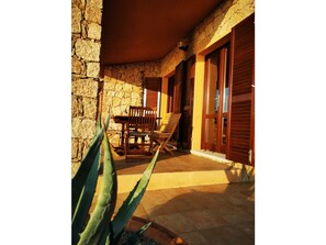 Outdoor dining - 1-bedroom Villa (Trinità d'Agultu e Vignola)