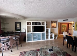 Interior - Luxury 2-bedroom condo with amazing views in beautiful Surfside furnished (Surfside)
