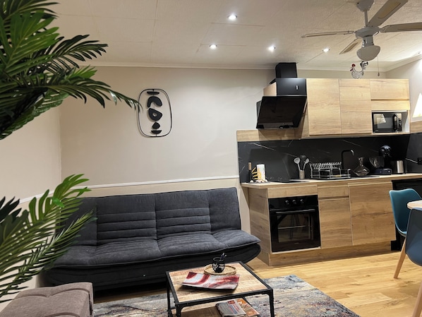 Living area - Vrbo Property (Agde)