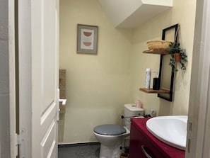 Bathroom - Vrbo Property (Agde)