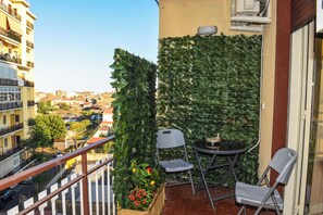 Outdoor dining - Vrbo Property (Catania)
