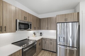 3_kitchen - Beautiful 2BR near PGA and Universal Studios | Sleeps 6 (Frisco)