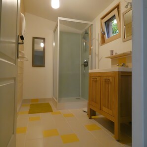 A bathroom with a shower, a sink, and a mirror. - Holiday Home 'Cabane De La Grande Ourse -' with Mountain View, Private Garden and Wi-Fi (Banne)