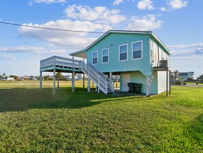 Welcome to A-B Sea Cottage! - A-B-Sea Cottage | Spacious Deck, Backyard, & Outdoor Shower (Galveston)
