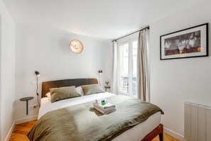 Room - Elegant 4-Bedroom Paris Apartment Near Luxembourg Gardens (Paris)