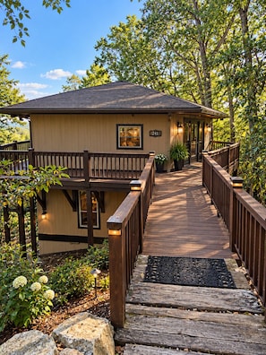 Property grounds - Beech Nutz - mountain view, deck and wood burning fireplace (Beech Mountain)