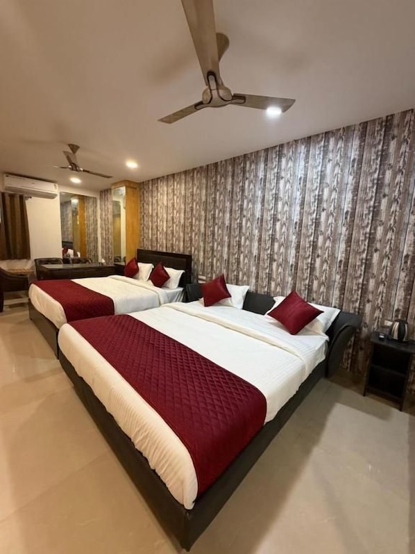 Room - JS Pleasant Stay at Nungambakkam (Chennai)