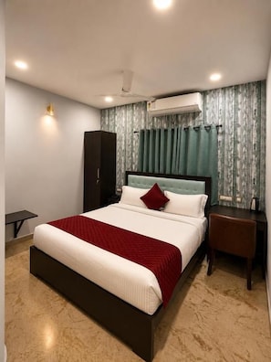 Room - JS Pleasant Stay at Nungambakkam (Chennai)