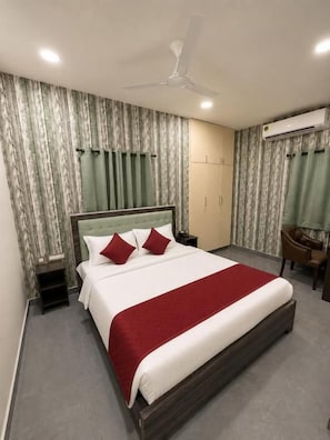 Room - JS Pleasant Stay at Nungambakkam (Chennai)