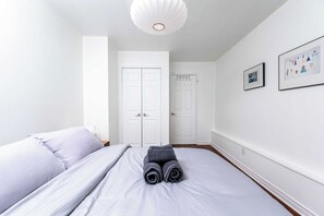 Room - Quiet 1BR Basement Suite w/ Private Entrance (Toronto)