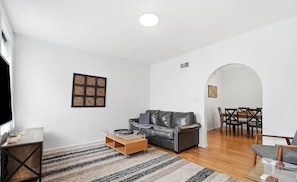 Living area - Charming 3BR Home Near Downtown, Xavier, UC (Cincinnati)
