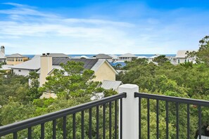 A residential area with houses, a clear sky, and a view of the ocean. - 🐾The Lookout at Betty | Heated Pool & Covered Balconies & Pet Friendly & Bikes🚲 (Santa Rosa Beach)