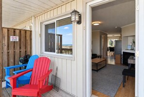 Interior - Shoreline Retreat-Beach front -Cottage 1 (Wasaga Beach)