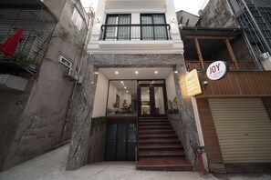 Front of property - NESTi Serviced Apartments (Ngoc Ha)