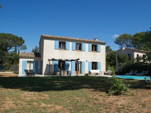 A two-story house with a swimming pool, outdoor seating, and a small garden. - One-bedroom Villa (Sillans-la Cascade)