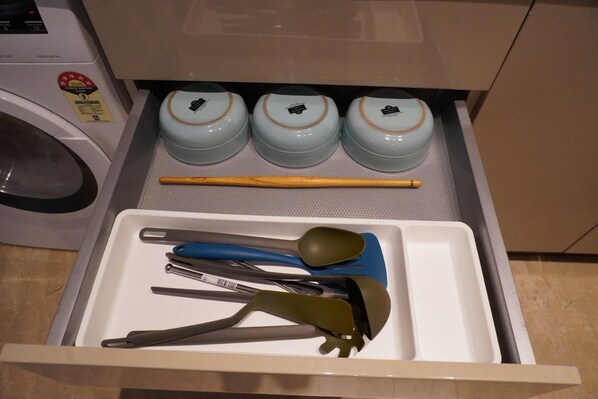A drawer with kitchen utensils and three containers. - Peak View Studio_Hiranandani Estate_Cozy Stay (Thane)