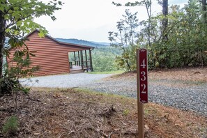 Exterior detail - KempHouse, Private Cabin with Blue Ridge Views and All Modern Comforts (Woolwine)
