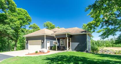 Lakes, Woods & Space. 4BR Home perfectly situated on 6 acres + seasonal cabin.