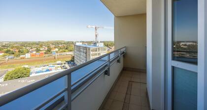 Comfortable Apartment with Air Conditioning | 2 Bedrooms | Garage