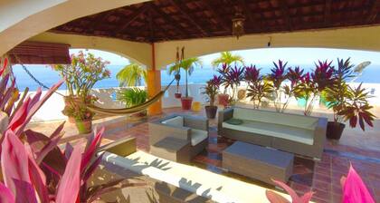 Sea-view condo, rooftop & pool