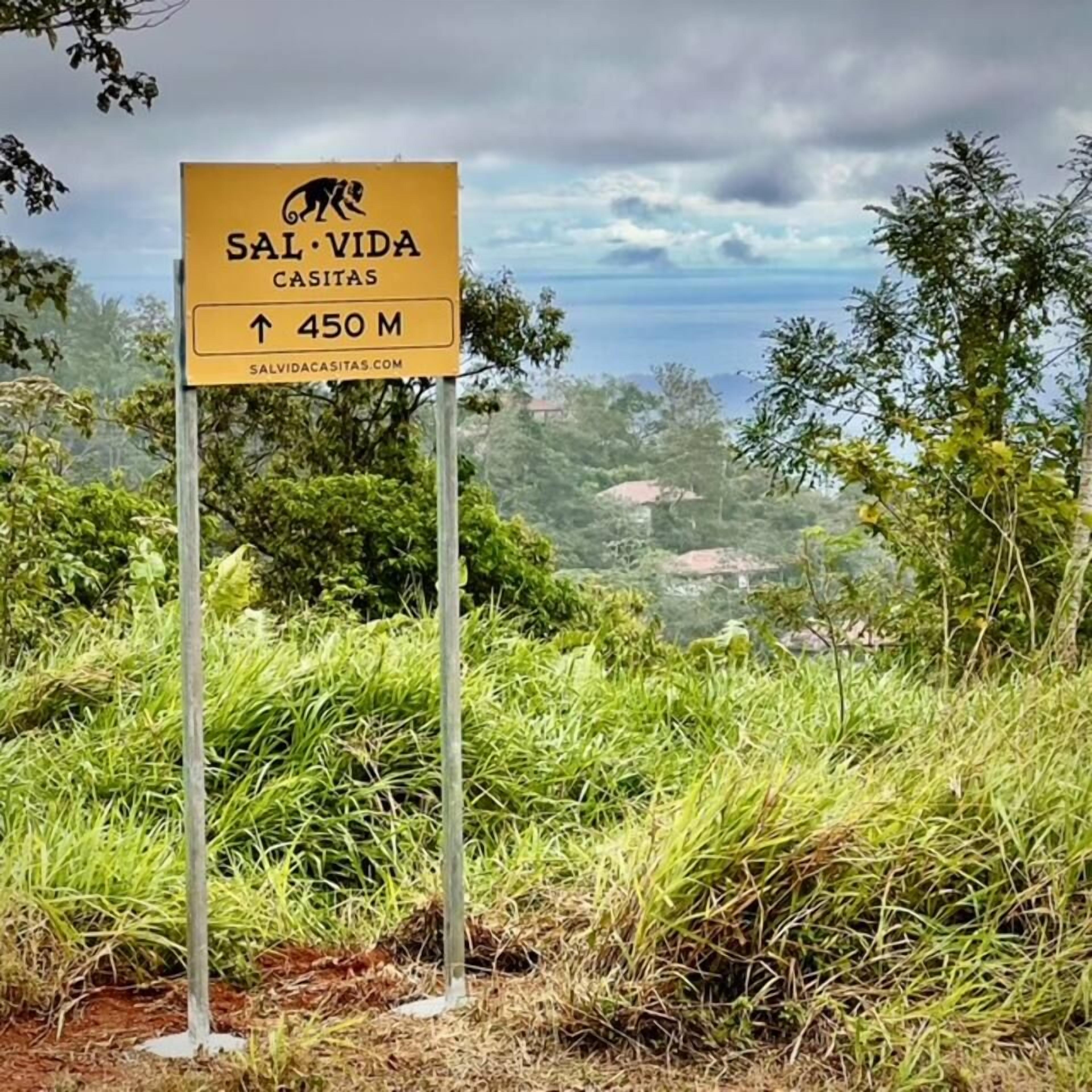 Señal de Sal Vida Casitas con una altitud de 450 metros.