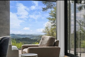Interior - Luxury Glass Cabin + Hot Tub near Blowing Rock (Lenoir)
