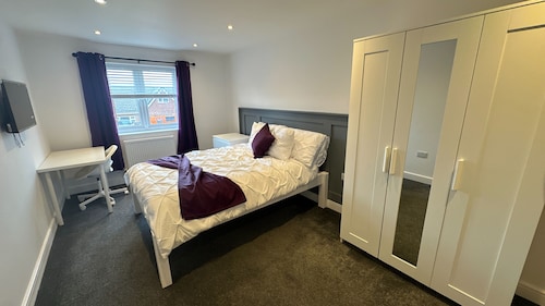 Modern 6 bed Home with Cinema Room
