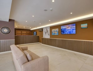 Lobby - Fresh 1BR Apartment in Pietà with Balcony (Tal-Pietà)