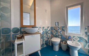 Bathroom - Beautiful home in Avola with WiFi (Avola)