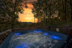 A hot tub surrounded by trees with a sunset in the background. - The Nook - Mountain Views - Hot tub  - Dogs  - Hiking (Blue Ridge)
