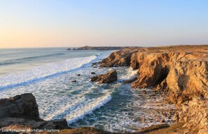 A coastal landscape with rocky cliffs and waves crashing against the shore. - Kargalan Vacation Rental - CRACH - Vacation Rental (CRACH)