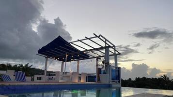 Kolam renang rooftop