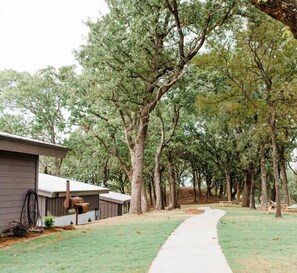 Property grounds - Texas Tiny Cabins #1 - Cozy Getaway Near Texoma (Grayson County)