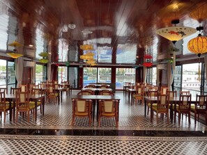Dining - ARCADIA LUXURY CRUISE (Tuan chau halong)