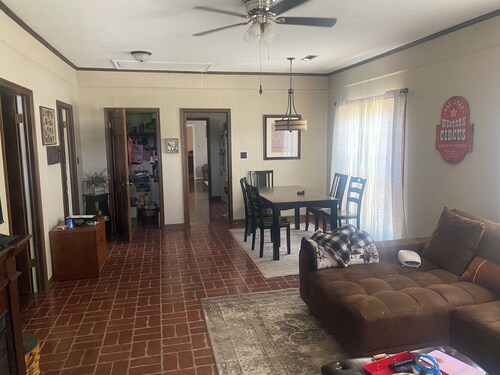 3BR/2BA 10 Acre Country Getaway- Disc Golf/Game Room/Fire pit in peaceful Athens