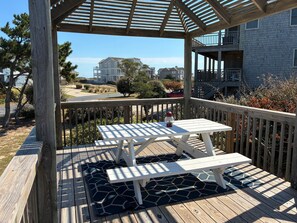 DK293: Mauka to Makai (Formerly Sea Glass) | Gazebo - Mauka to Makai (Formerly Sea Glass): Semi-Oceanfront, Community Amenities, Close to Town (Duck)