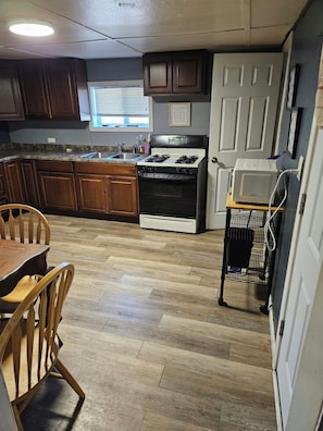 Private kitchen - Cozy 1-bedroom apartment in amazing Clinton with AC (Clinton)