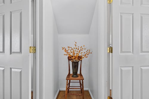 Cozy Cape Cod House, centre of shopping & dinning