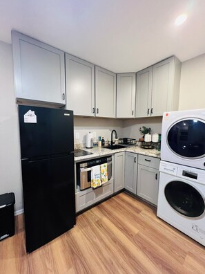Private kitchen - Charming Gold Suite - Entire Guest Unit-Tempe & ASU (Tempe)