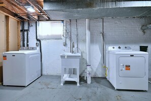 A laundry room with two washing machines and a sink. - Your Chicago Home Between Homes - 4BR Furnished Home (Chicago)