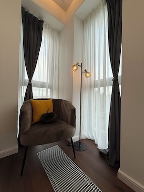 A room with a brown sofa, a floor lamp, and sheer curtains. - Luxury 2-Bedroom Apartment with Sonos Sound, Wi-Fi, TV, and LED Lighting in Kaunas, Freda (Kaunas)