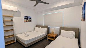Room - Beautifully renovated pet friendly home in tropical gardens with stunning beachfront views (Horseshoe Bay)