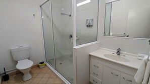 Bathroom - Beachfront property in tropical gardens with stunning beachfront views (Horseshoe Bay)