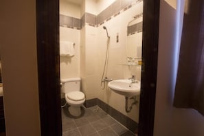 Bathroom - Ngoc Minh Hotel (Ben Thanh)