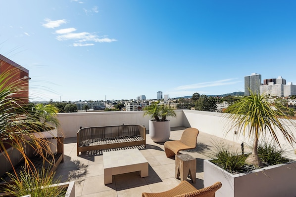 Terrace/patio - Lovely 1-bedroom apartment with AC in vibrant Santa Monica (Santa Monica)