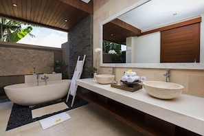 Bathroom - Alosta Luxury Private Villa (Tegallalang)