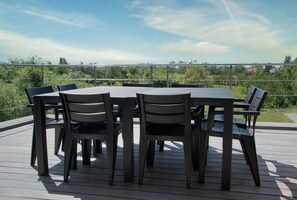 Outdoor dining - Casa Tibella Holiday Home with Pool, Sauna & Jacuzzi (Ichtegem)