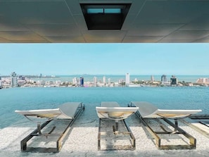 プール